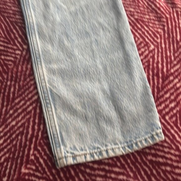 Levi's 23 Light Wash Straight Leg Mom Jean - Picture 7 of 12